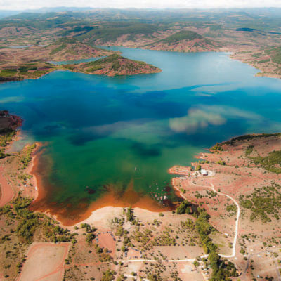 Baignade, tourisme et excursion au lac du Salagou dans l'Hérault
